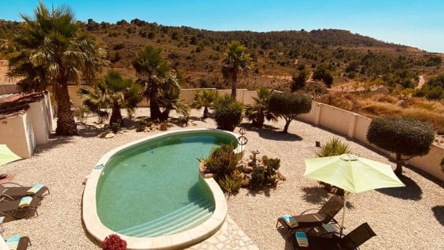 6 bedroom Villa for sale in Barbarroja with pool garage - € 535,000 (Ref: 9919060)