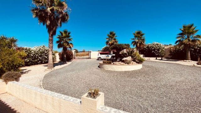 6 bedroom Villa for sale in Barbarroja with pool garage - € 535,000 (Ref: 9919060)