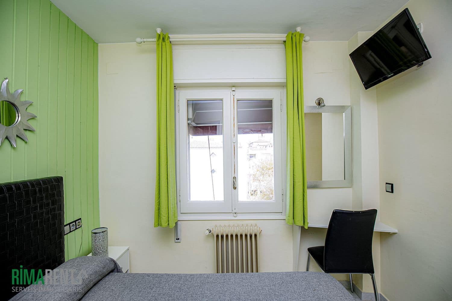 Hotel for sale in Empuriabrava - € 690,000 (Ref: 9483970)