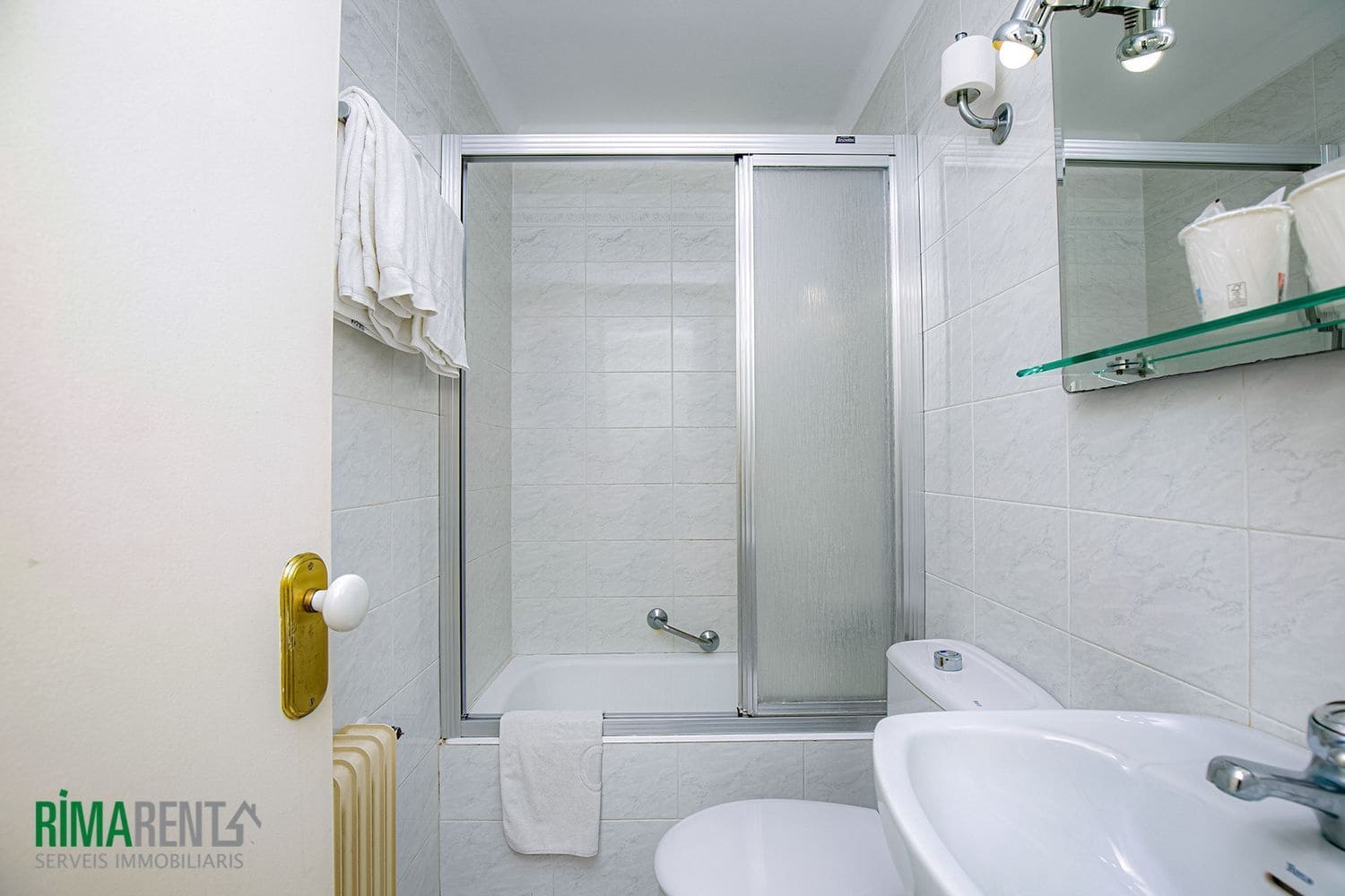 Hotel for sale in Empuriabrava - € 690,000 (Ref: 9483970)