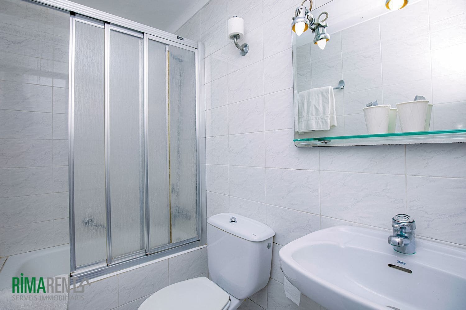 Hotel for sale in Empuriabrava - € 690,000 (Ref: 9483970)