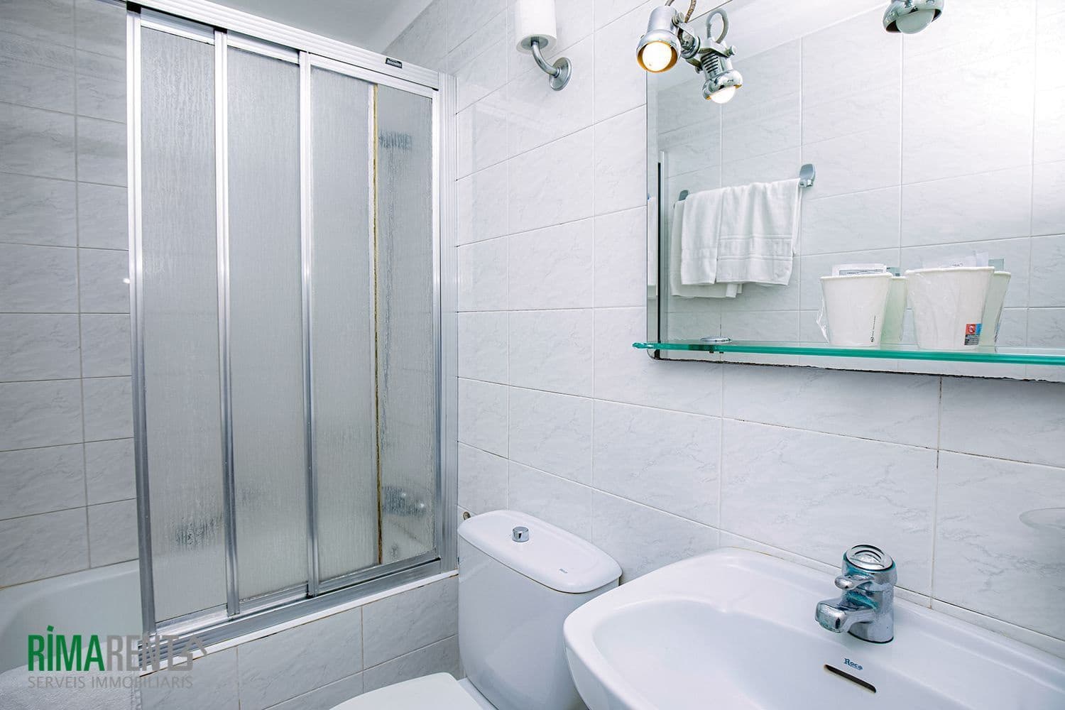 Hotel for sale in Empuriabrava - € 690,000 (Ref: 9483970)