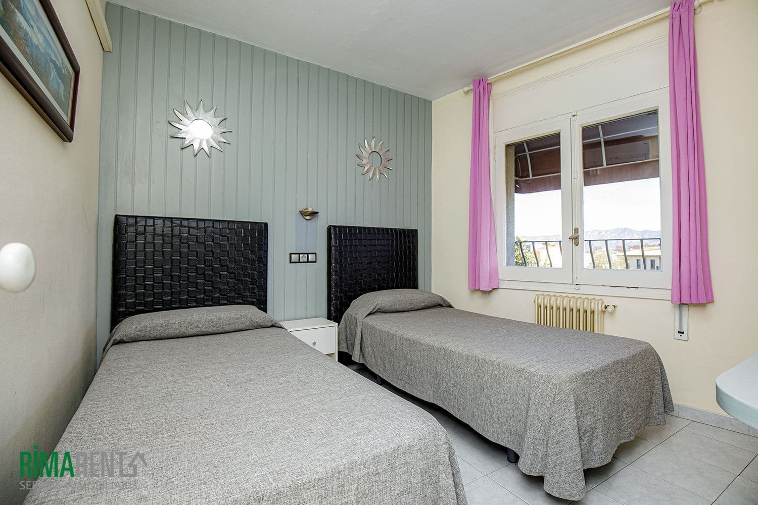 Hotel for sale in Empuriabrava - € 690,000 (Ref: 9483970)