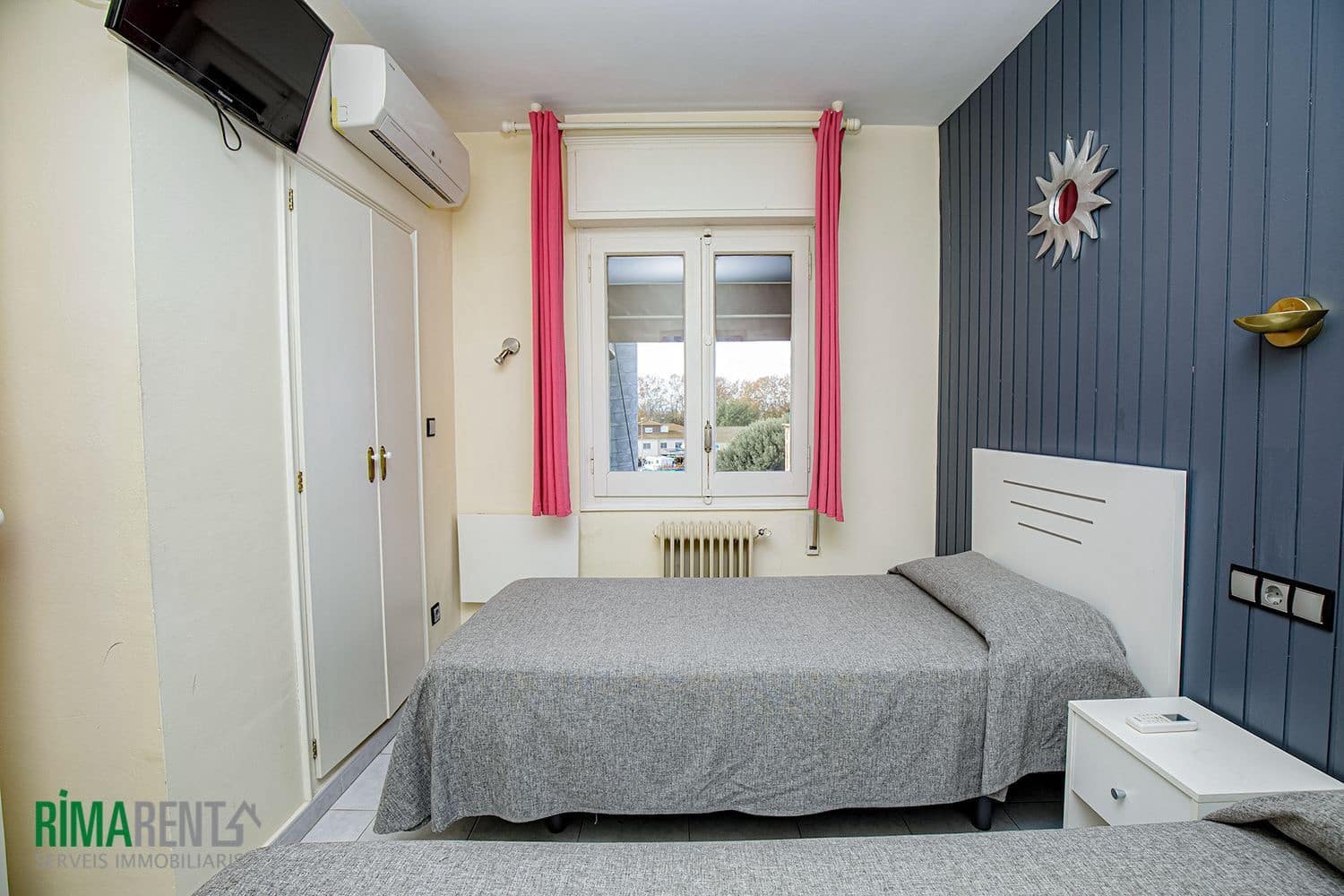 Hotel for sale in Empuriabrava - € 690,000 (Ref: 9483970)