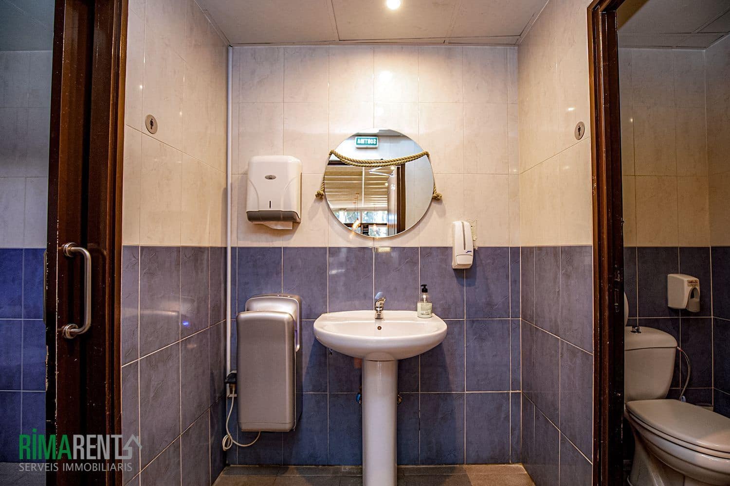 Hotel for sale in Empuriabrava - € 690,000 (Ref: 9483970)