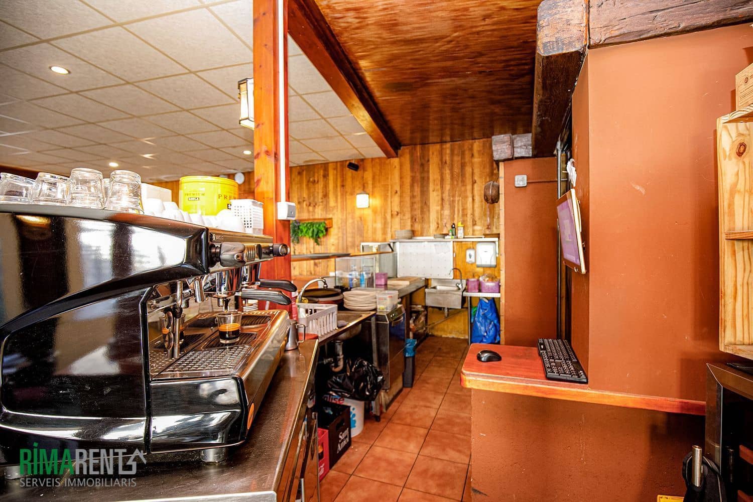 Hotel for sale in Empuriabrava - € 690,000 (Ref: 9483970)