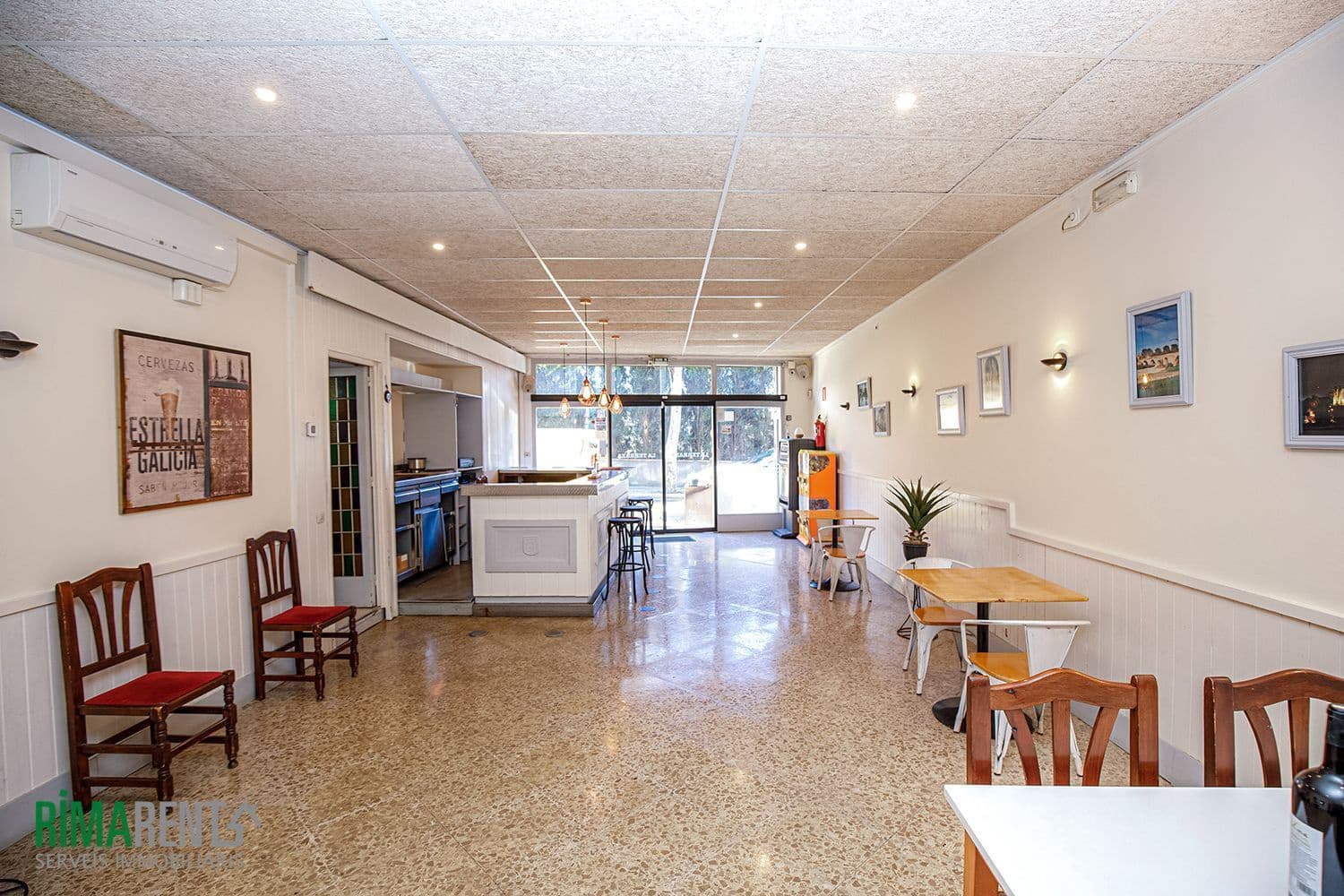 Hotel for sale in Empuriabrava - € 690,000 (Ref: 9483970)
