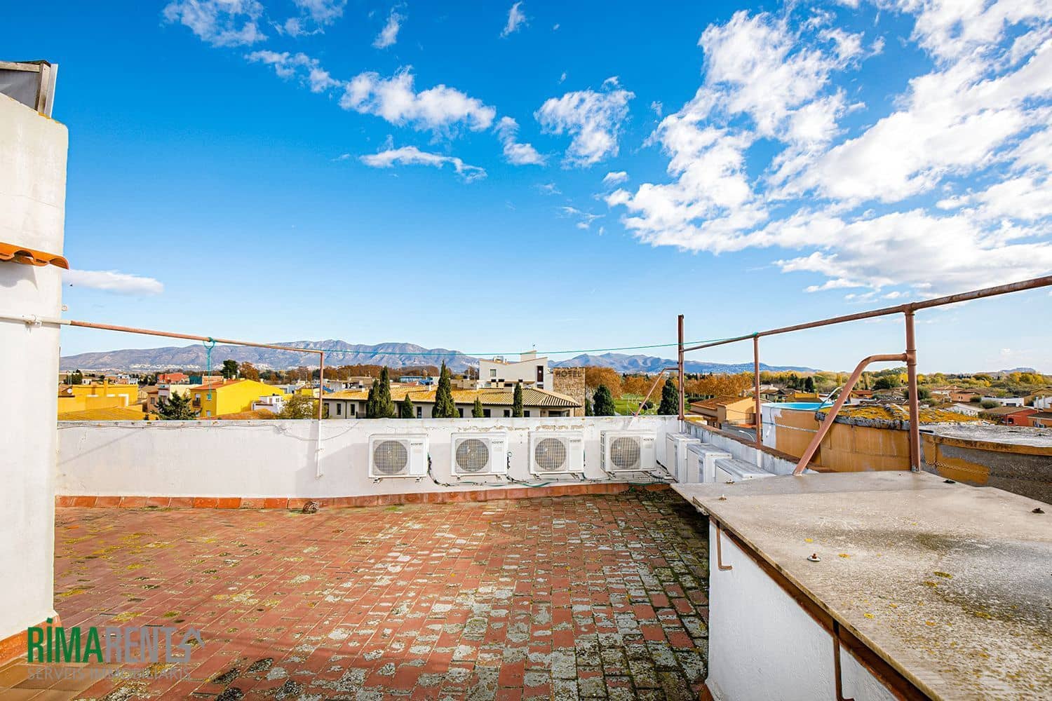 Hotel for sale in Empuriabrava - € 690,000 (Ref: 9483970)