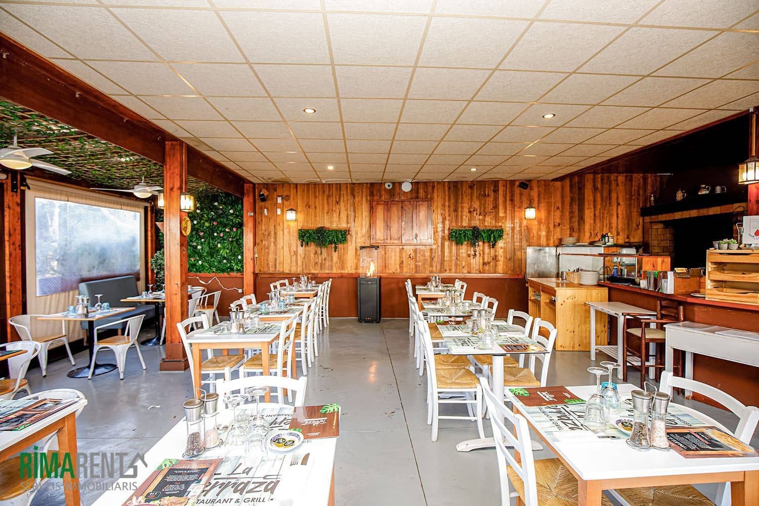 Hotel for sale in Empuriabrava - € 690,000 (Ref: 9483970)