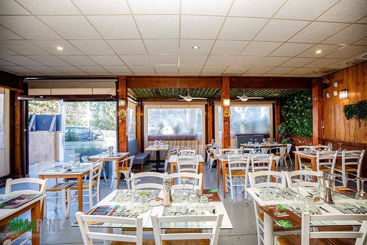 Hotel for sale in Empuriabrava - € 690,000 (Ref: 9483970)