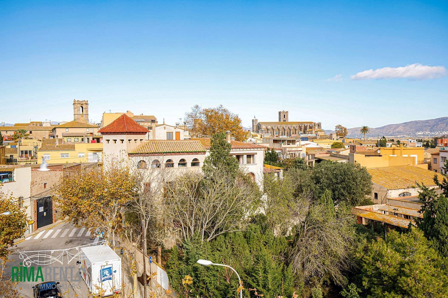 Hotel for sale in Empuriabrava - € 690,000 (Ref: 9483970)