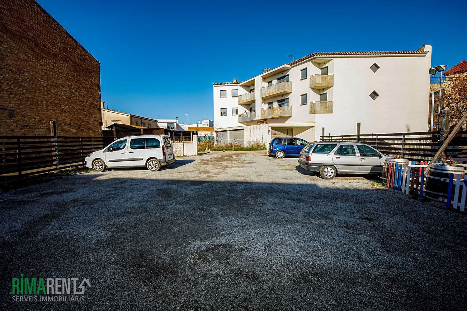 Hotel for sale in Empuriabrava - € 690,000 (Ref: 9483970)