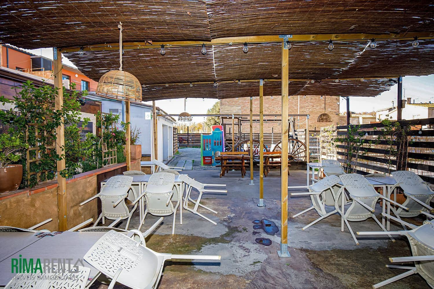 Hotel for sale in Empuriabrava - € 690,000 (Ref: 9483970)