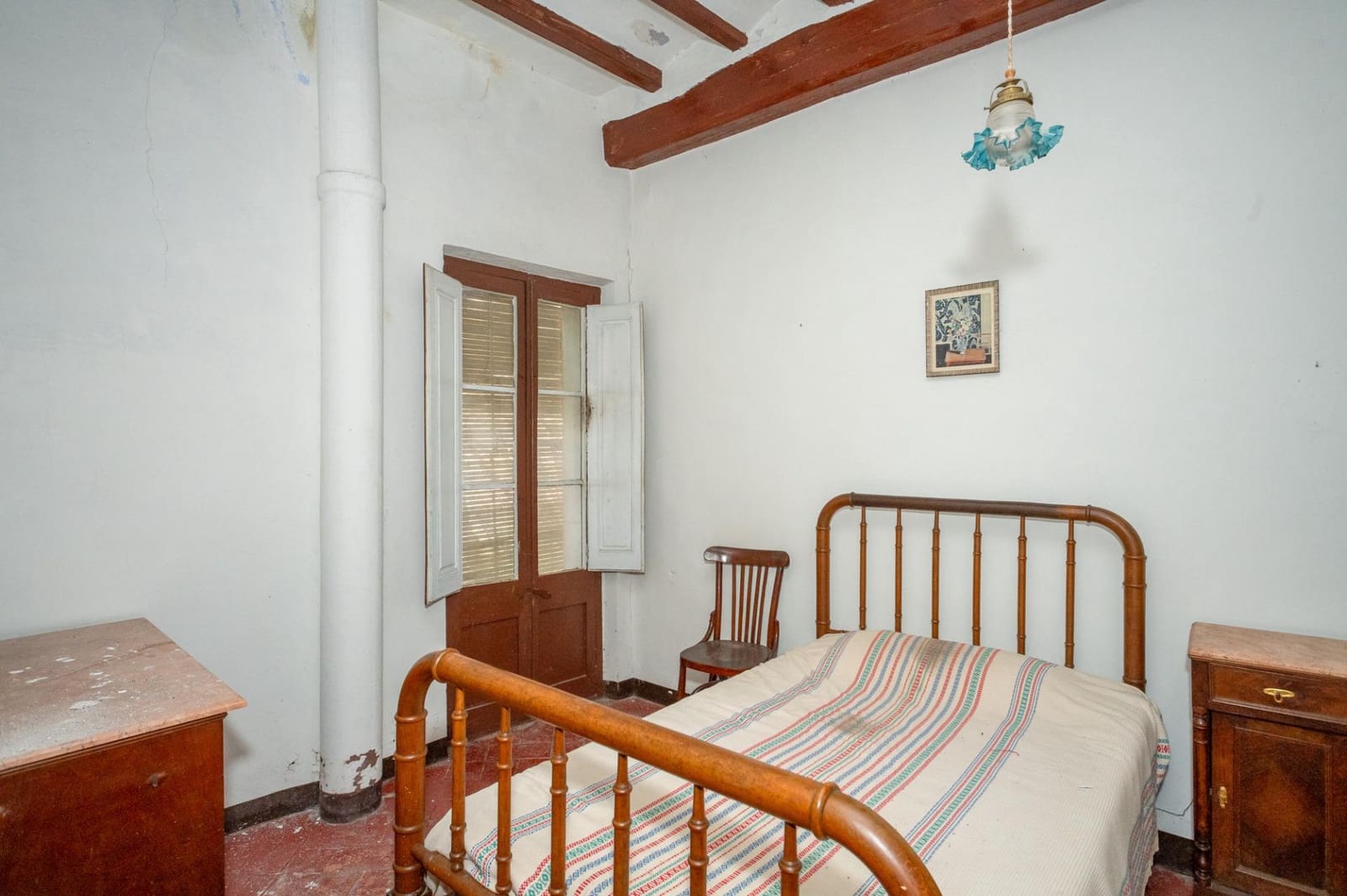 25 soverom Villa til salgs i Besalu med garasje - € 550 000 (Ref: 9483974)