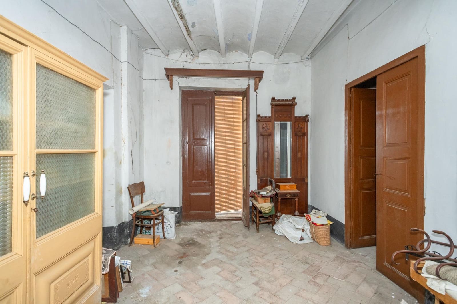 25 soverom Villa til salgs i Besalu med garasje - € 550 000 (Ref: 9483974)