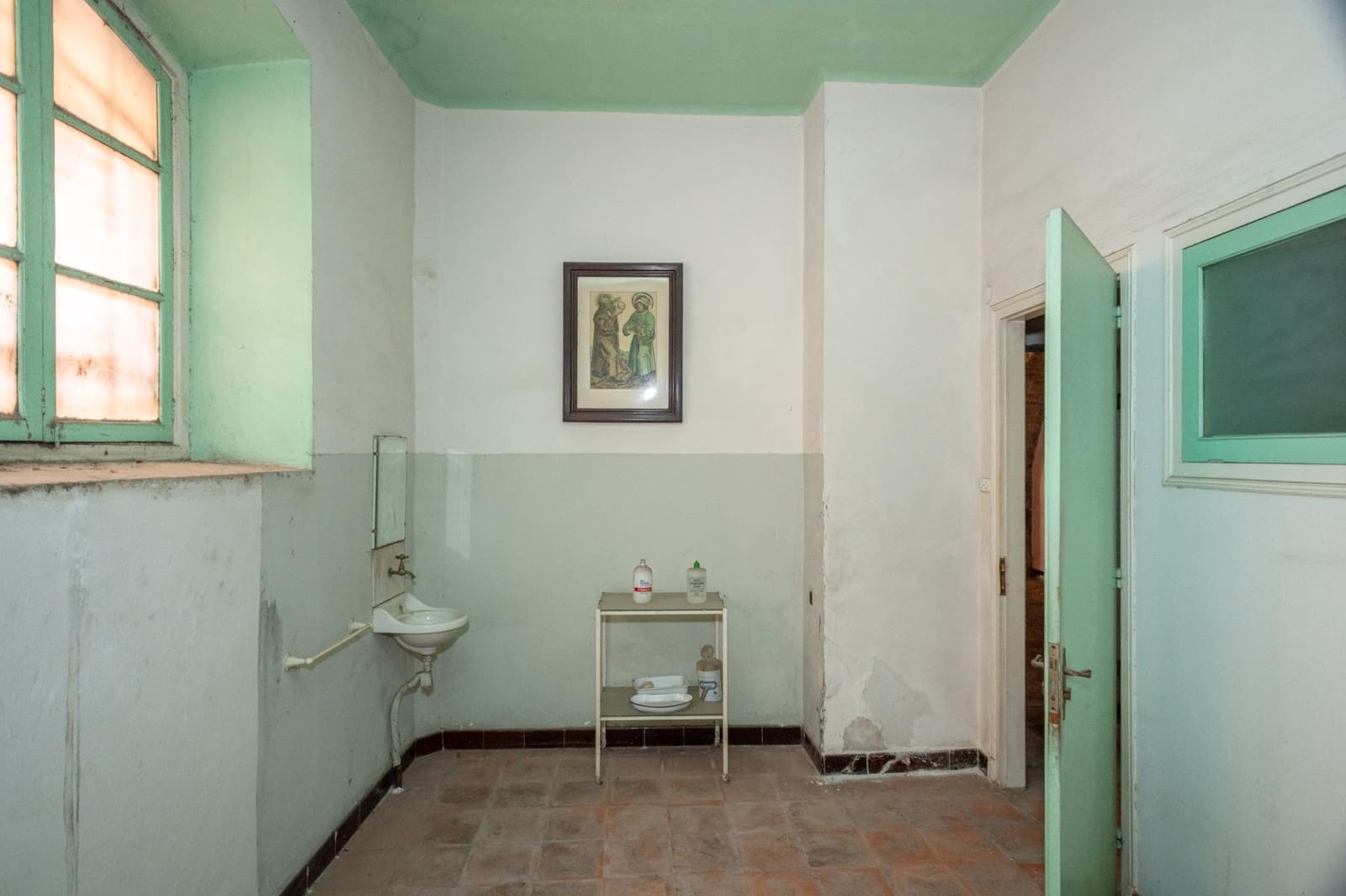 25 soverom Villa til salgs i Besalu med garasje - € 550 000 (Ref: 9483974)