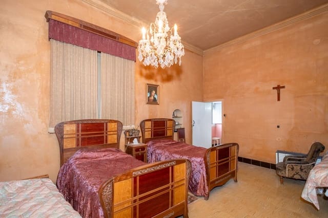 25 soveværelse Villa til salg i Besalú med garage - € 550.000 (Ref: 9483974)