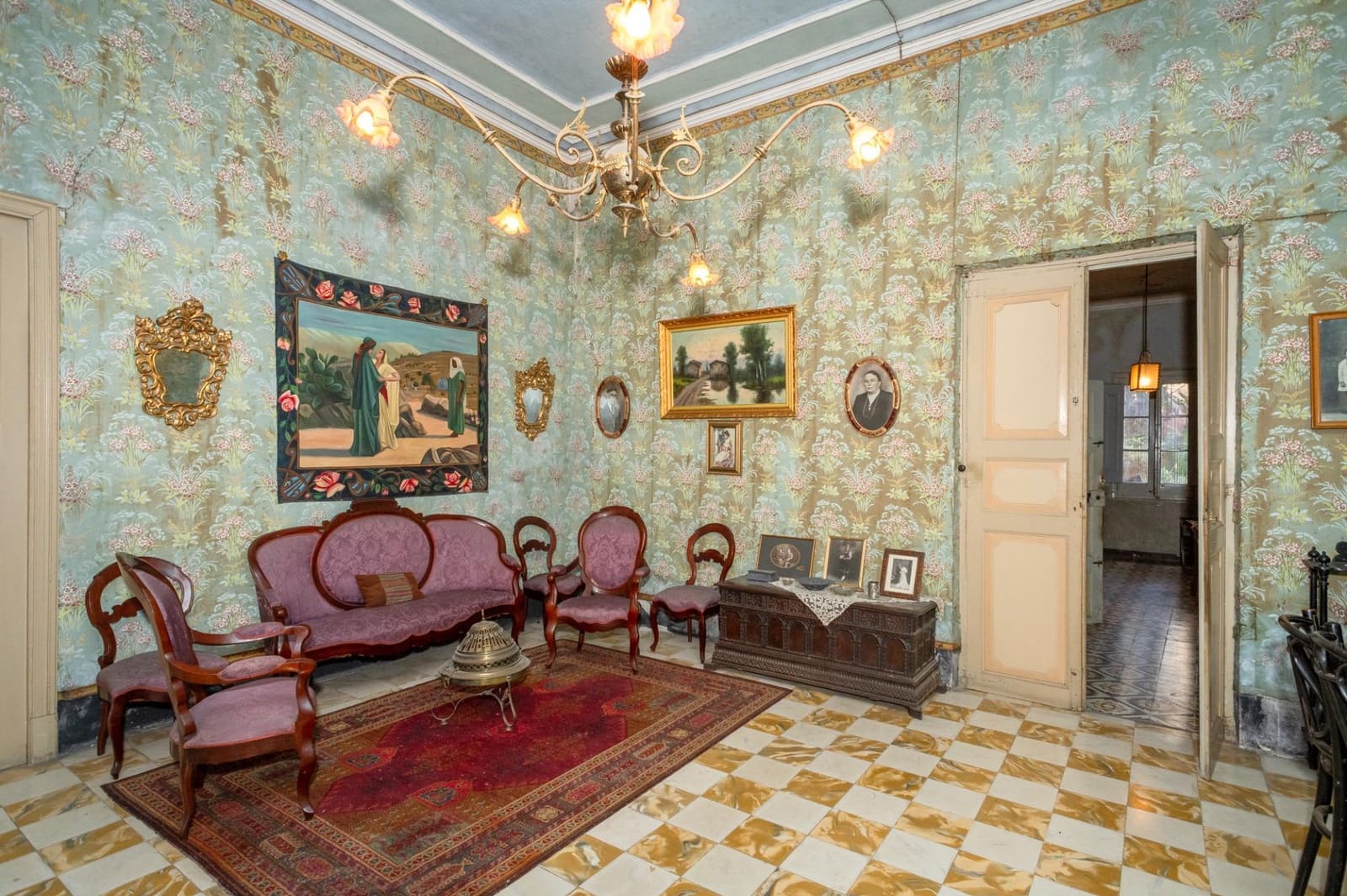 25 soverom Villa til salgs i Besalu med garasje - € 550 000 (Ref: 9483974)