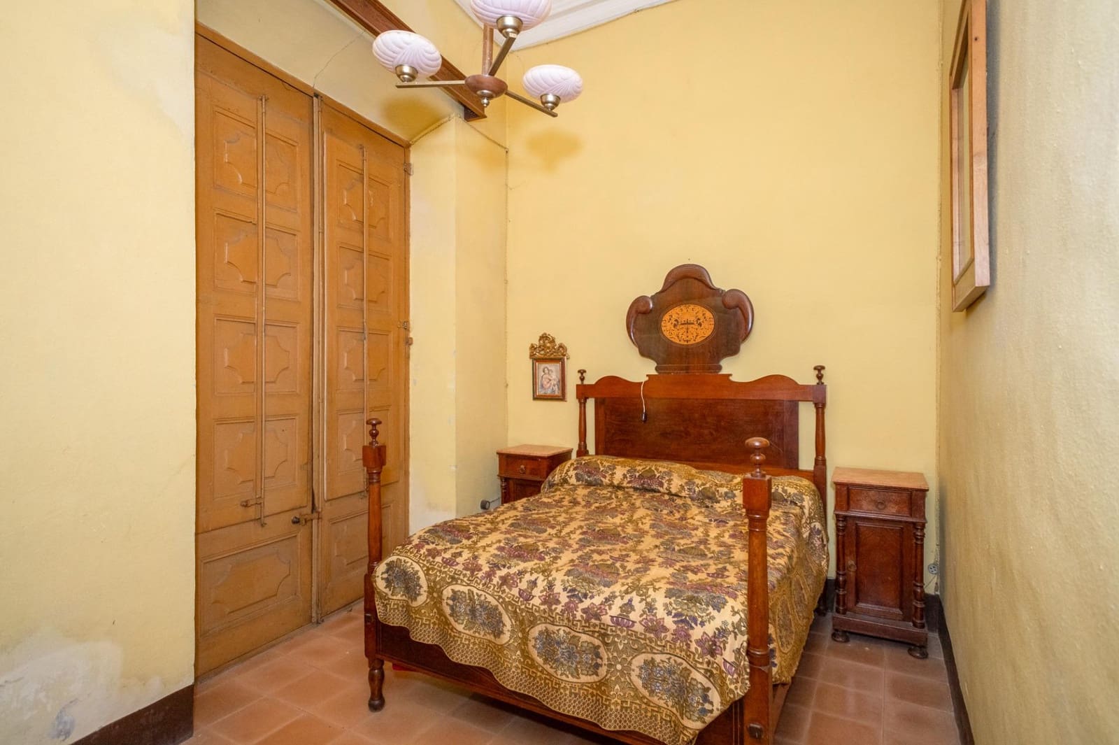 25 soverom Villa til salgs i Besalu med garasje - € 550 000 (Ref: 9483974)