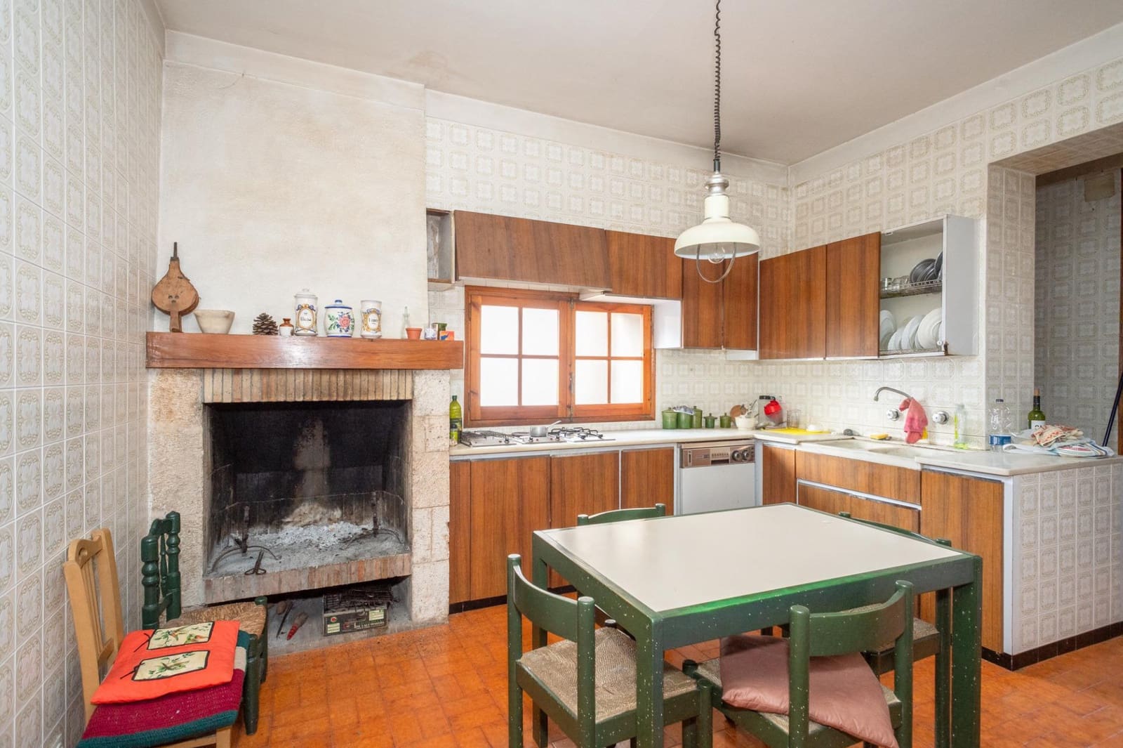 25 soverom Villa til salgs i Besalu med garasje - € 550 000 (Ref: 9483974)