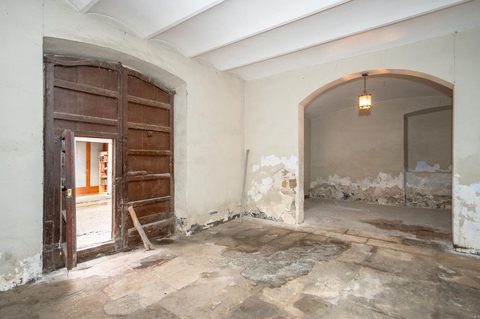 25 soverom Villa til salgs i Besalu med garasje - € 550 000 (Ref: 9483974)