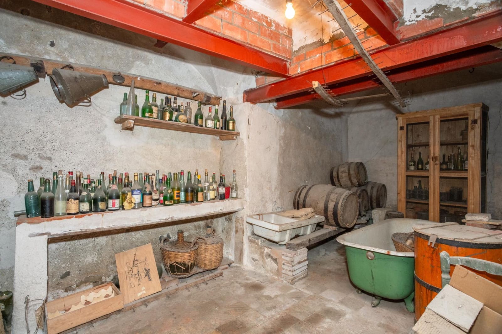 25 soverom Villa til salgs i Besalu med garasje - € 550 000 (Ref: 9483974)