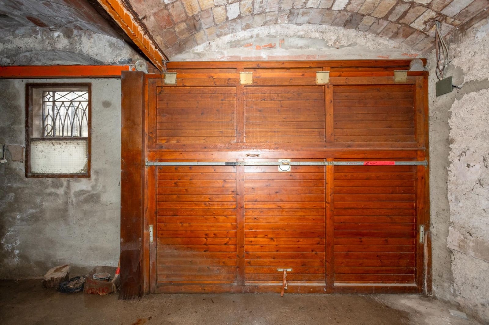 25 soverom Villa til salgs i Besalu med garasje - € 550 000 (Ref: 9483974)