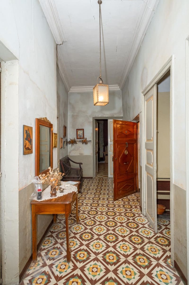 25 soverom Villa til salgs i Besalu med garasje - € 550 000 (Ref: 9483974)