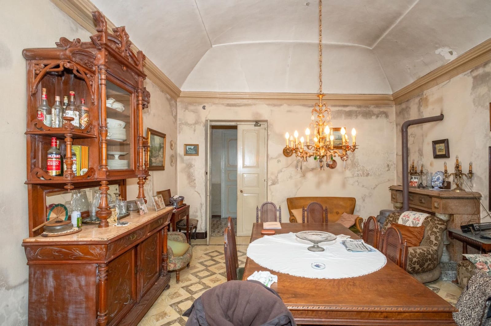 25 soverom Villa til salgs i Besalu med garasje - € 550 000 (Ref: 9483974)