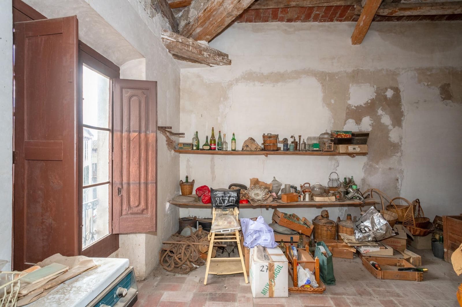 25 soverom Villa til salgs i Besalu med garasje - € 550 000 (Ref: 9483974)