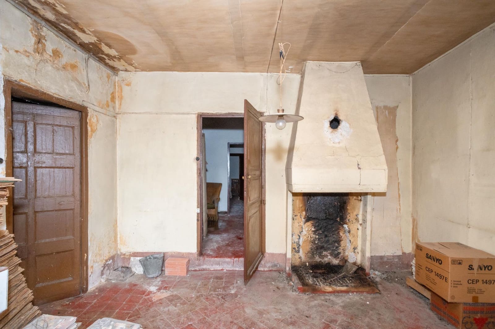 25 soverom Villa til salgs i Besalu med garasje - € 550 000 (Ref: 9483974)