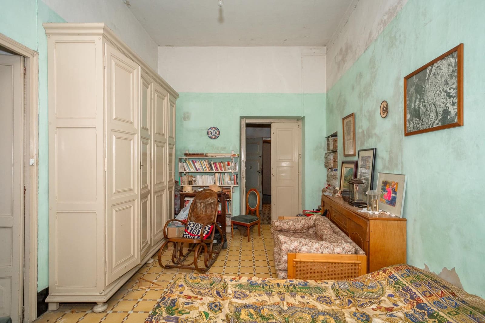 25 soverom Villa til salgs i Besalu med garasje - € 550 000 (Ref: 9483974)