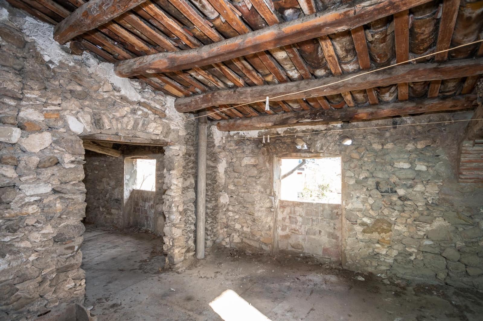 25 soverom Villa til salgs i Besalu med garasje - € 550 000 (Ref: 9483974)