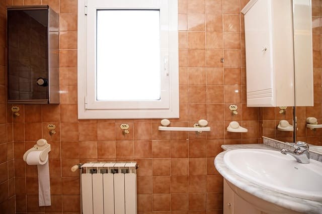 4 soveværelse Byhus til salg i Salt med garage - € 287.200 (Ref: 9483976)