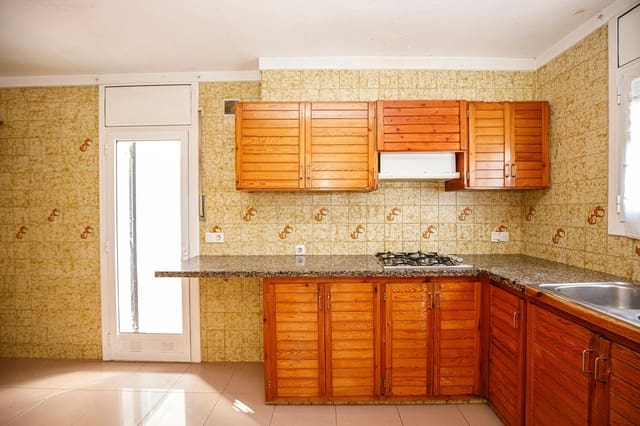 4 soveværelse Byhus til salg i Salt med garage - € 287.200 (Ref: 9483976)