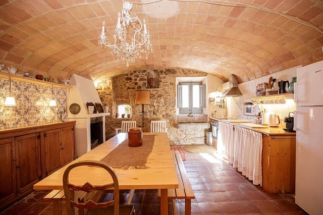 3 bedroom Townhouse for rent in Pals - € 1,600 (Ref: 9483978)