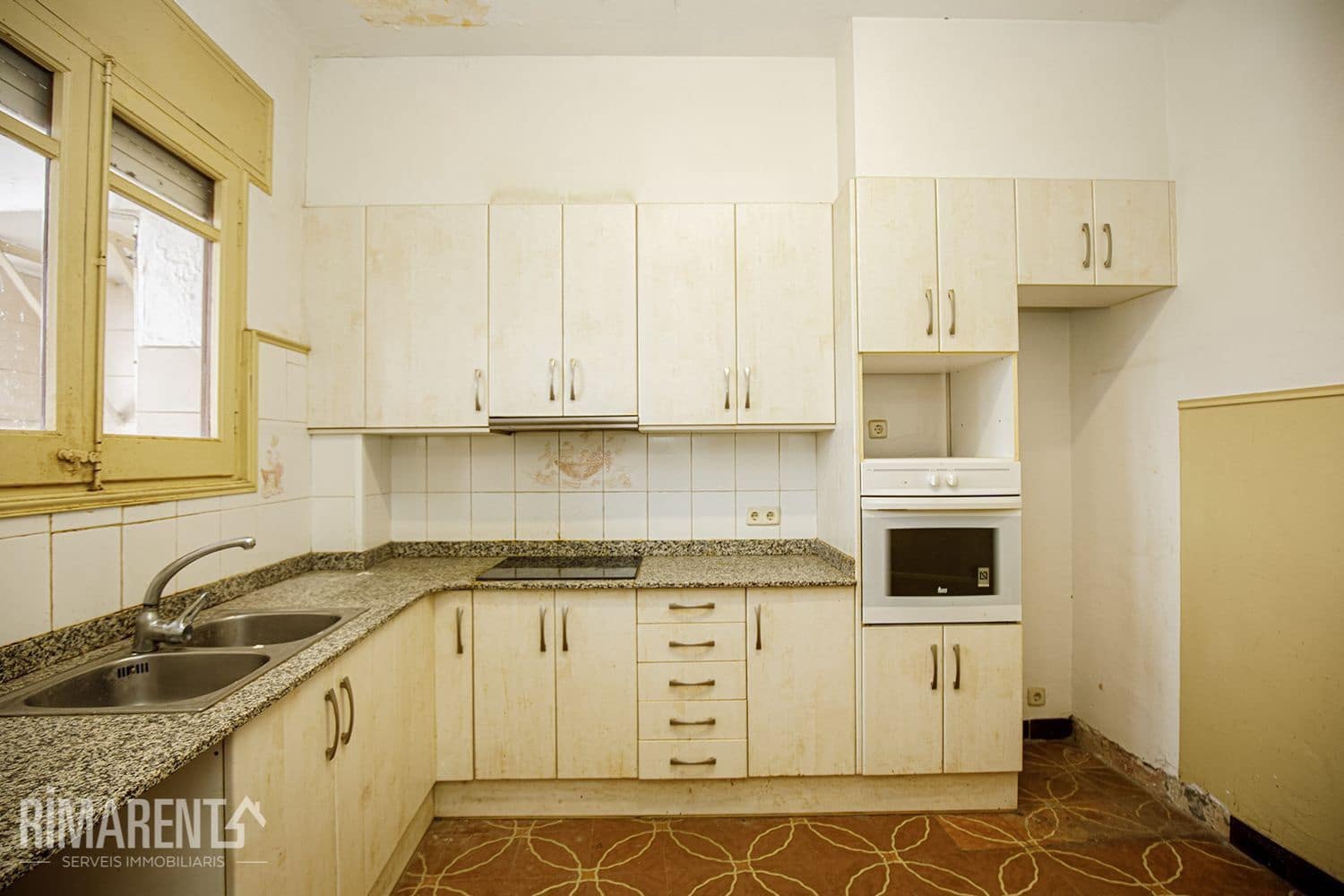 4 soveværelse Villa til salg i Salt med garage - € 620.000 (Ref: 9483979)