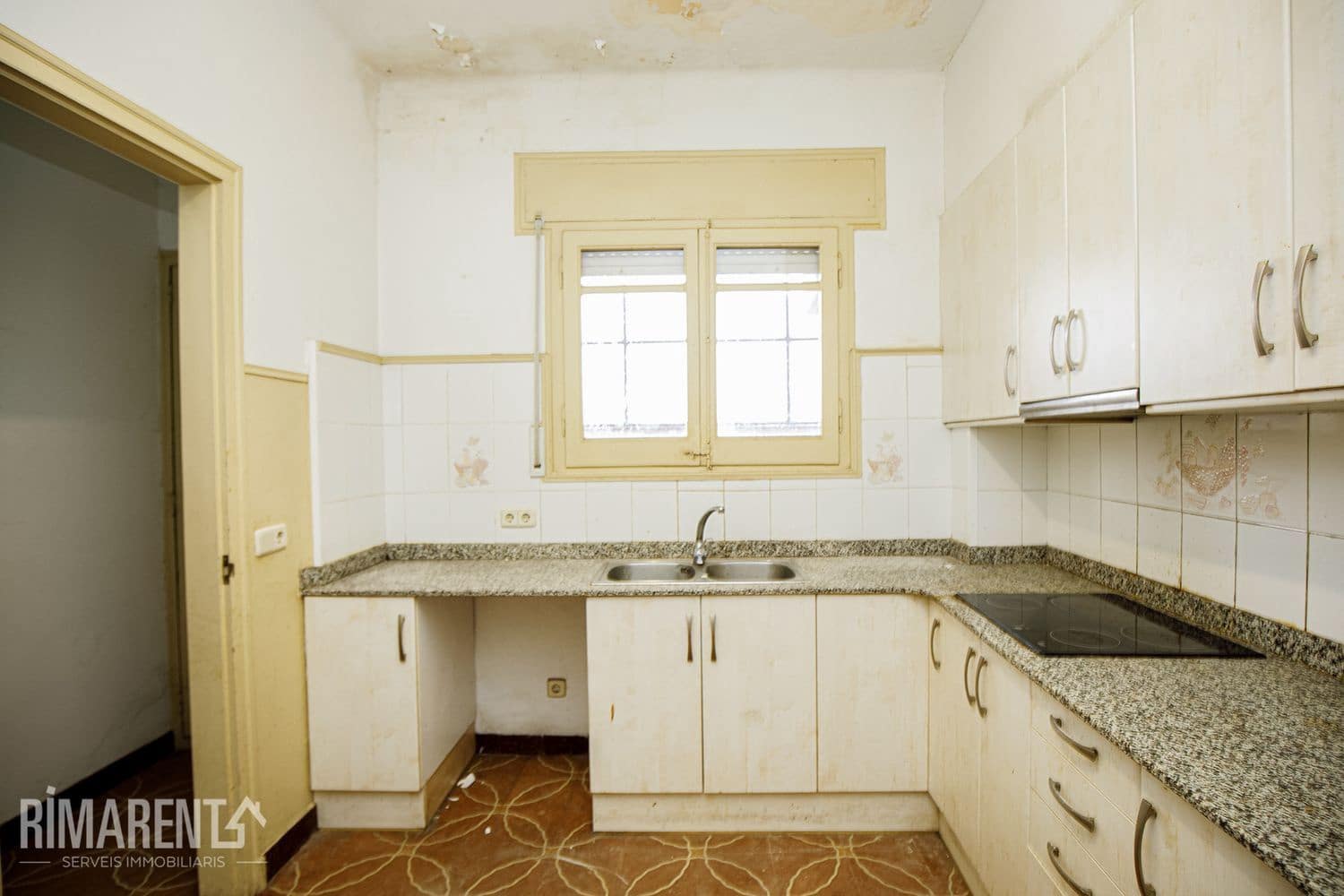 4 soveværelse Villa til salg i Salt med garage - € 620.000 (Ref: 9483979)