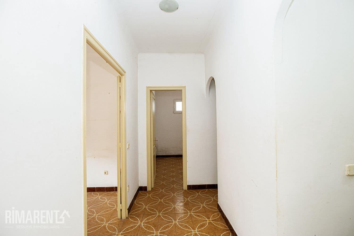 4 soveværelse Villa til salg i Salt med garage - € 620.000 (Ref: 9483979)