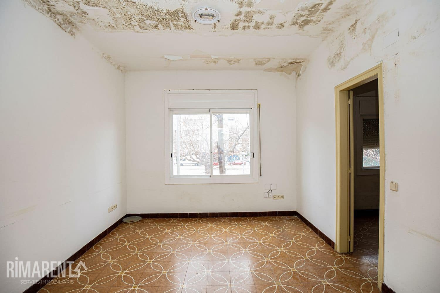 4 soveværelse Villa til salg i Salt med garage - € 620.000 (Ref: 9483979)