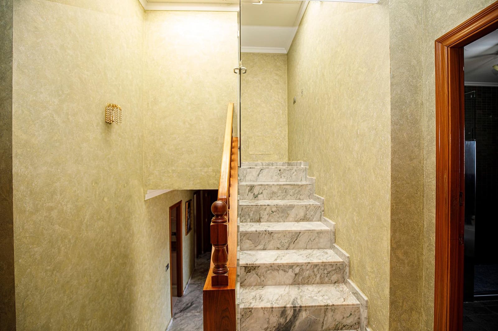 6 chambre Villa/Maison à vendre à Quart avec piscine garage - 675 000 € (Ref: 9483980)