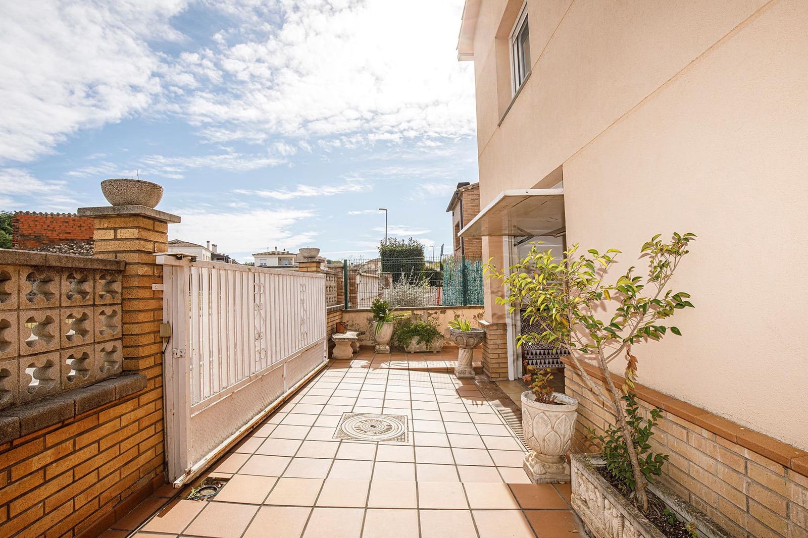 6 chambre Villa/Maison à vendre à Quart avec piscine garage - 675 000 € (Ref: 9483980)