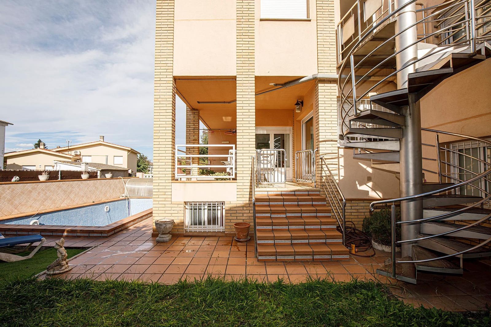 6 chambre Villa/Maison à vendre à Quart avec piscine garage - 675 000 € (Ref: 9483980)