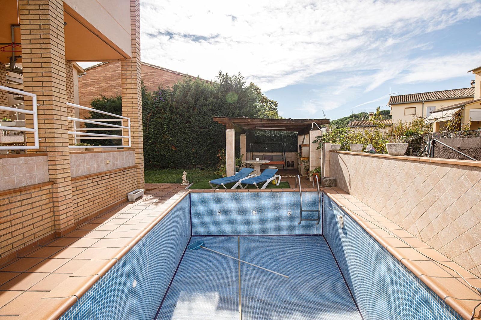 6 chambre Villa/Maison à vendre à Quart avec piscine garage - 675 000 € (Ref: 9483980)