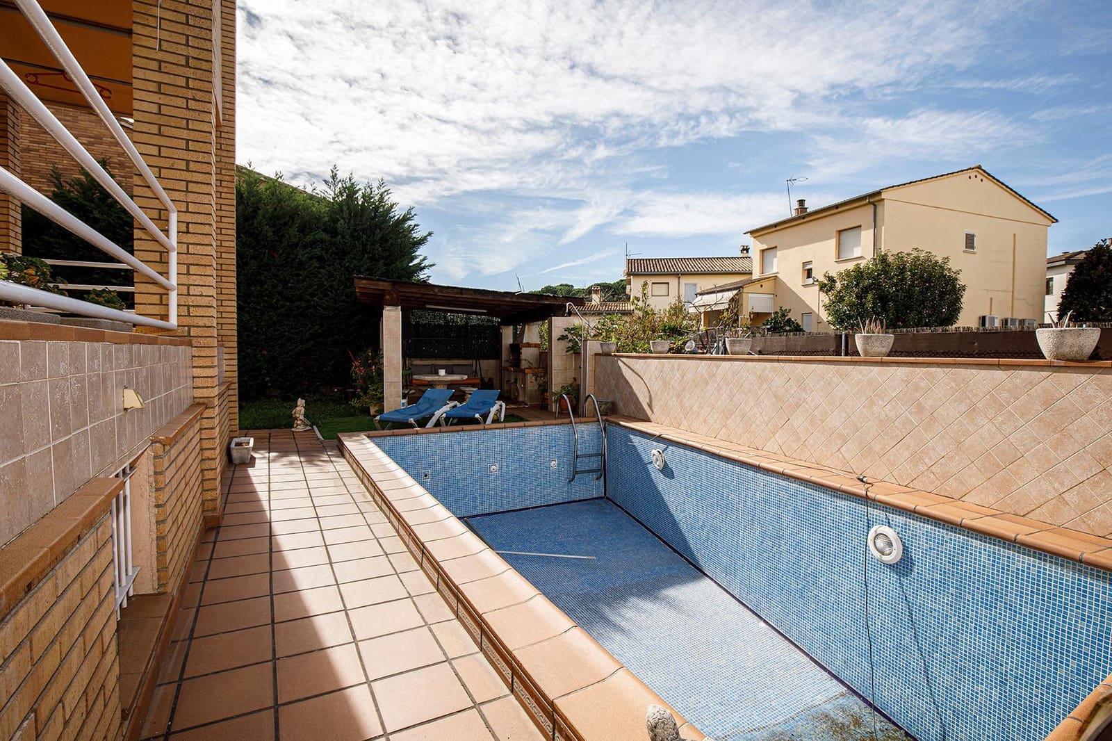 6 chambre Villa/Maison à vendre à Quart avec piscine garage - 675 000 € (Ref: 9483980)