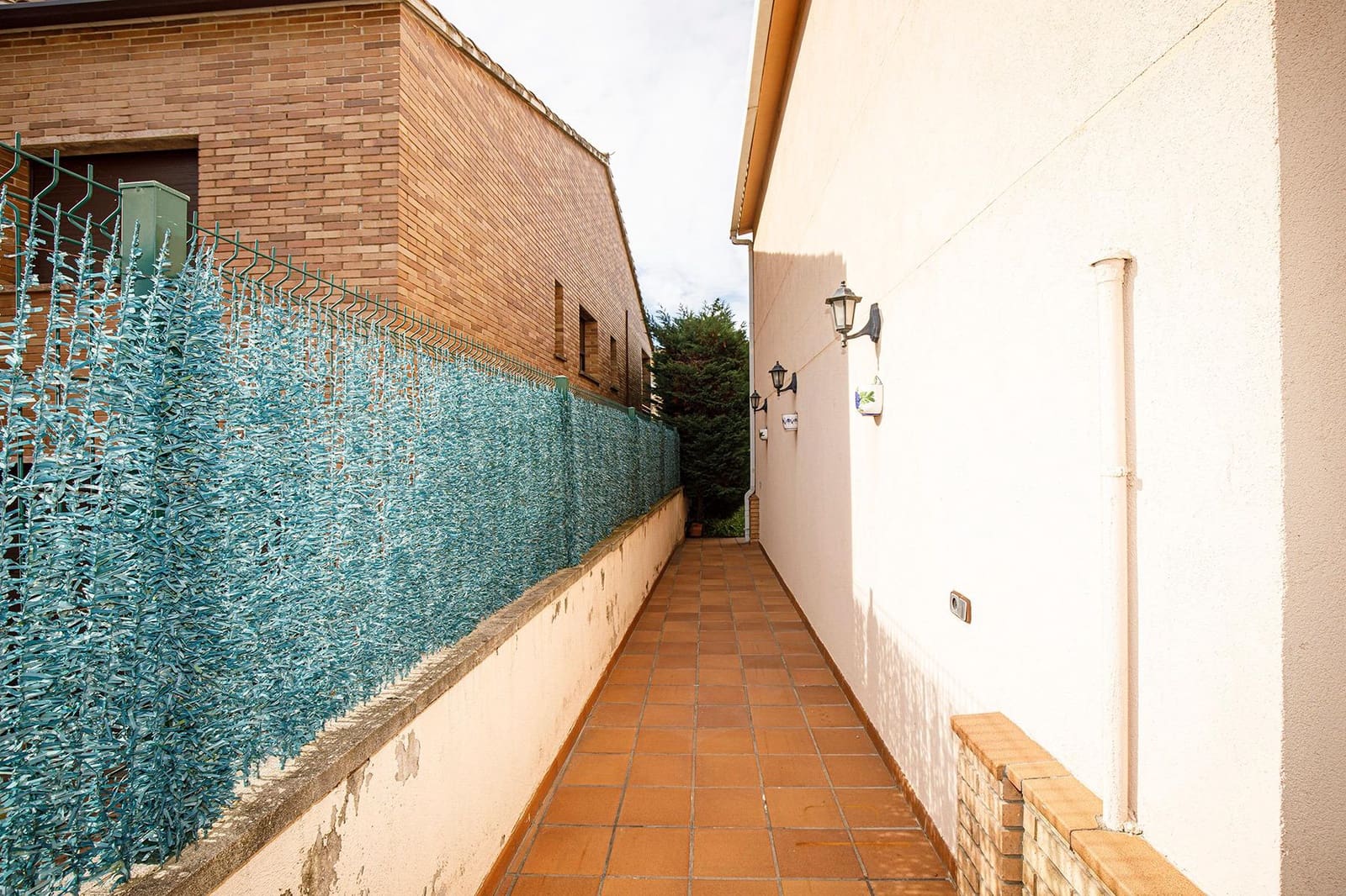 6 chambre Villa/Maison à vendre à Quart avec piscine garage - 675 000 € (Ref: 9483980)