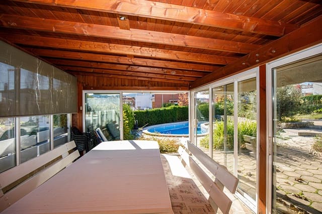 4 soveværelse Villa til salg i Banyoles med swimmingpool garage - € 750.000 (Ref: 9483983)