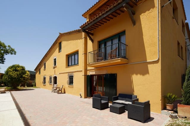 7 soveværelse Finca/Landehus til salg i Cassà de la Selva med swimmingpool garage - € 750.000 (Ref: 9483985)