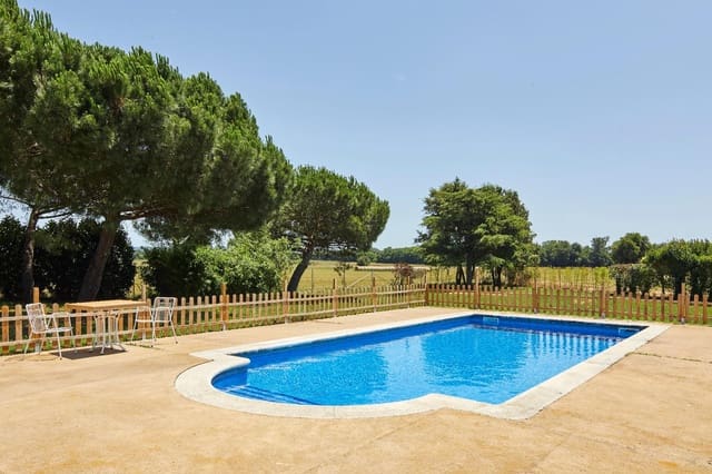 7 soveværelse Finca/Landehus til salg i Cassà de la Selva med swimmingpool garage - € 750.000 (Ref: 9483985)