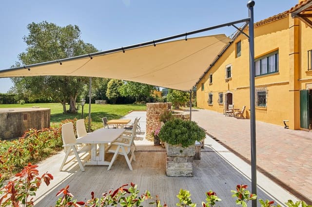 7 soveværelse Finca/Landehus til salg i Cassà de la Selva med swimmingpool garage - € 750.000 (Ref: 9483985)